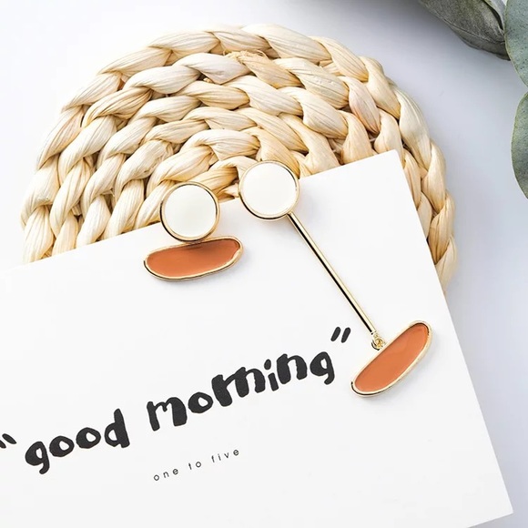 3/$30 💛 Enamel Irregular Asymmetric Earrings - Picture 2 of 2